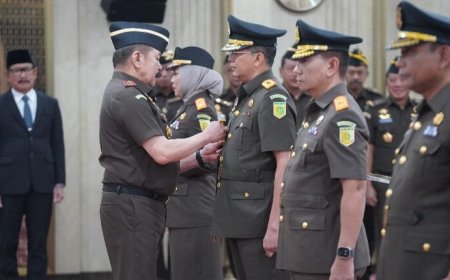 Jaksa Agung Lantik Dr. Kuntadi Sebagai Kajati Jawa Timur