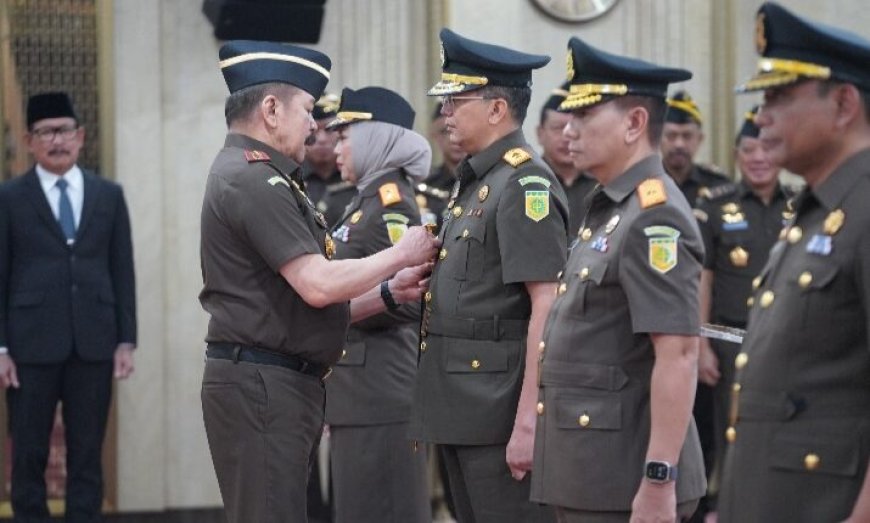 Jaksa Agung Lantik Dr. Kuntadi Sebagai Kajati Jawa Timur