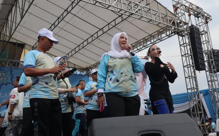 Wali Kota Bandar Lampung Hj. Eva Dwiana Secara Resmi Membuka Kegiatan Jalan Sehat Memperingati HUT ke-343 Kota Bandar Lampung