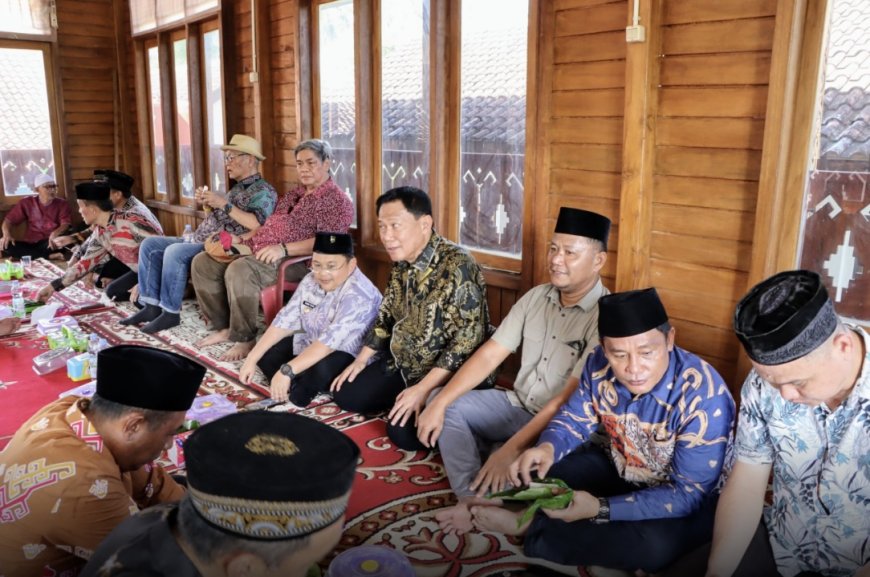 Wabup Pesibar Hadiri Anjau Silau Keluarga Kartadilaga dan Peresmian Masjid Jami'At-Tanwir