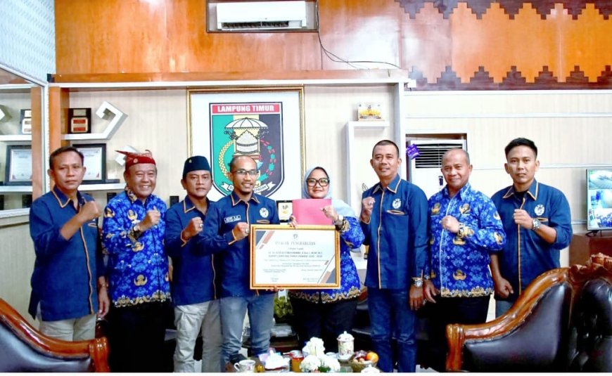 Kunjungan Silaturahmi, KAMPUD Beri Penghargaan Ke Bupati Lampung Timur Sebagai Bupati Responsif