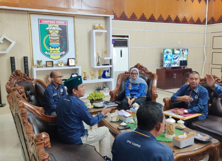 Kunjungan Silaturahmi, KAMPUD Beri Penghargaan Ke Bupati Lampung Timur Sebagai Bupati Responsif