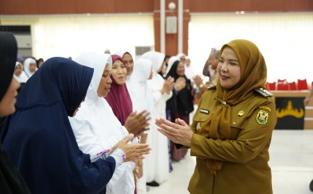 Wali Kota Bandar Lampung Hj. Eva Dwiana Resmi Membuka Pelatihan Manasik Umroh Kota Bandar Lampung Tahun 2025