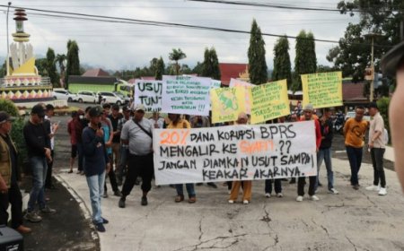AKSI UNJUK RASA ALIANSI PEMUDA TANGGAMUS DI DEPAN KANTOR KEJARI KABUPATEN TANGGAMUS
