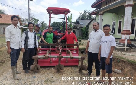 PPL Kecamatan Way Serdang Kabupaten Mesuji Tinjau Kondisi Traktor di Desa Labuhan Makmur