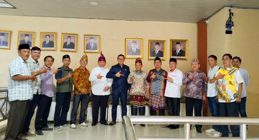 Presidium DOB Cukuh Bandakh Lima Serahkan Dokumen Usulan ke DPRD Tanggamus