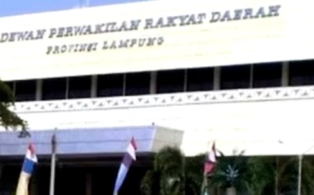 Sekretariat DPRD Lampung Gelar Aksi Bersih  di Lingkungan DPRD Sesuai arahan presiden Prabowo