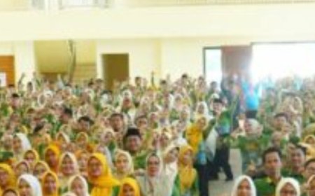 WALI KOTA BANDAR LAMPUNG EVA MEMBRIKAN PENGARAHAN PARA GURU UNTUK MENINGKATKAN KWALITAS  PEMBELAJARAN  SISWA