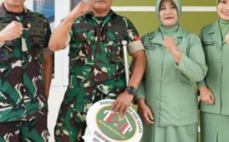 Danrem 043/Gatam Hadiri Penyerahan Rumah Santunan KASAD kepada Koptu Bahrul Rokhim, Suasana Haru Warnai Acara