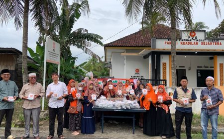 DPD PKS Pesisir Barat Gelar Buka Puasa Bersama dan Berbagi Takjil