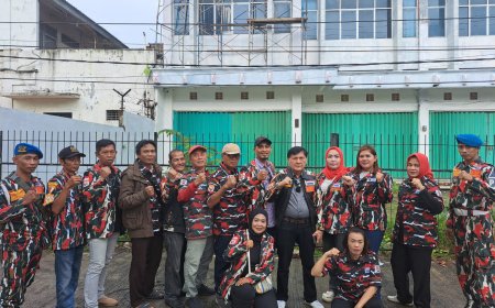 Laskar Merah Putih Kota Bandar Lampung Berbagi Takjil di Bulan Suci Ramadan