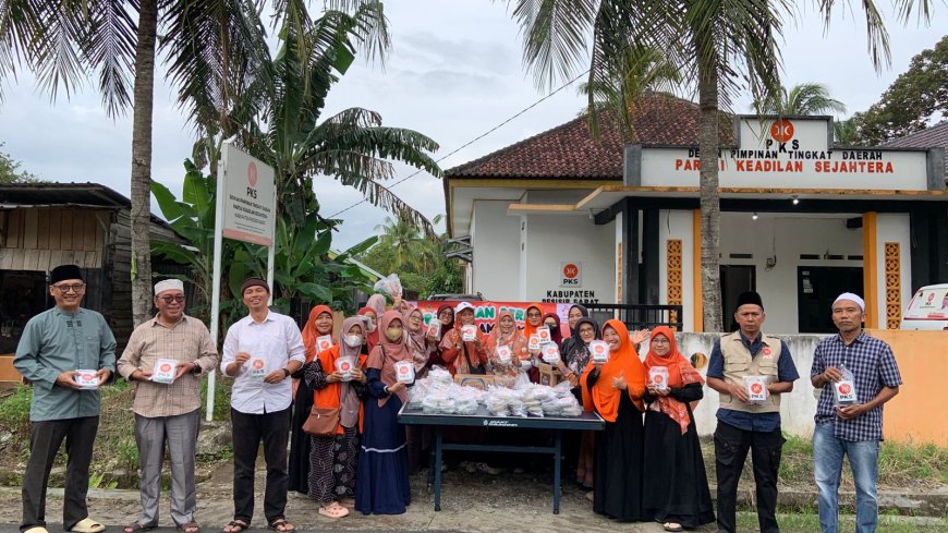 DPD PKS Pesisir Barat Gelar Buka Puasa Bersama dan Berbagi Takjil