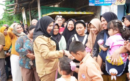 WALI KOTA BANDAR LAMPUNG PASTIKAN PENYALURAN BANTUAN BERAS BERJALAN LANCAR.