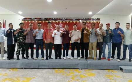M. Yunizar Resmi Pimpin GAPEKSINDO Bandar Lampung 2026–2031,ketua  KWRI Lampung  memberikan selamat .